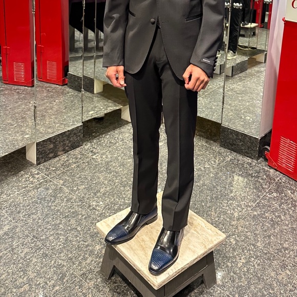 Full suit - Picture 2 of 4